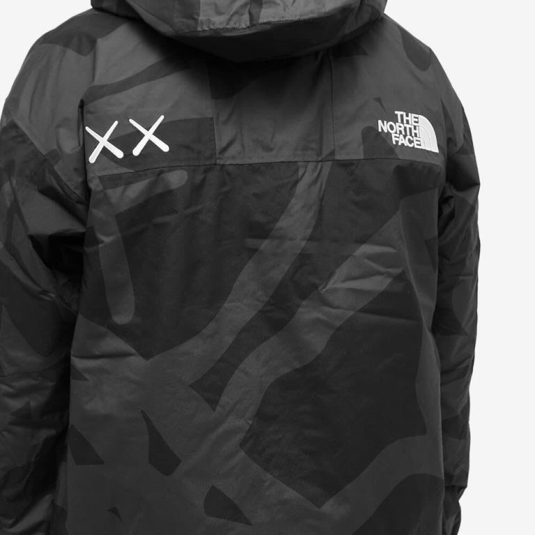 KAWS x TNF Retro 1986 Mountain Jacket in Black